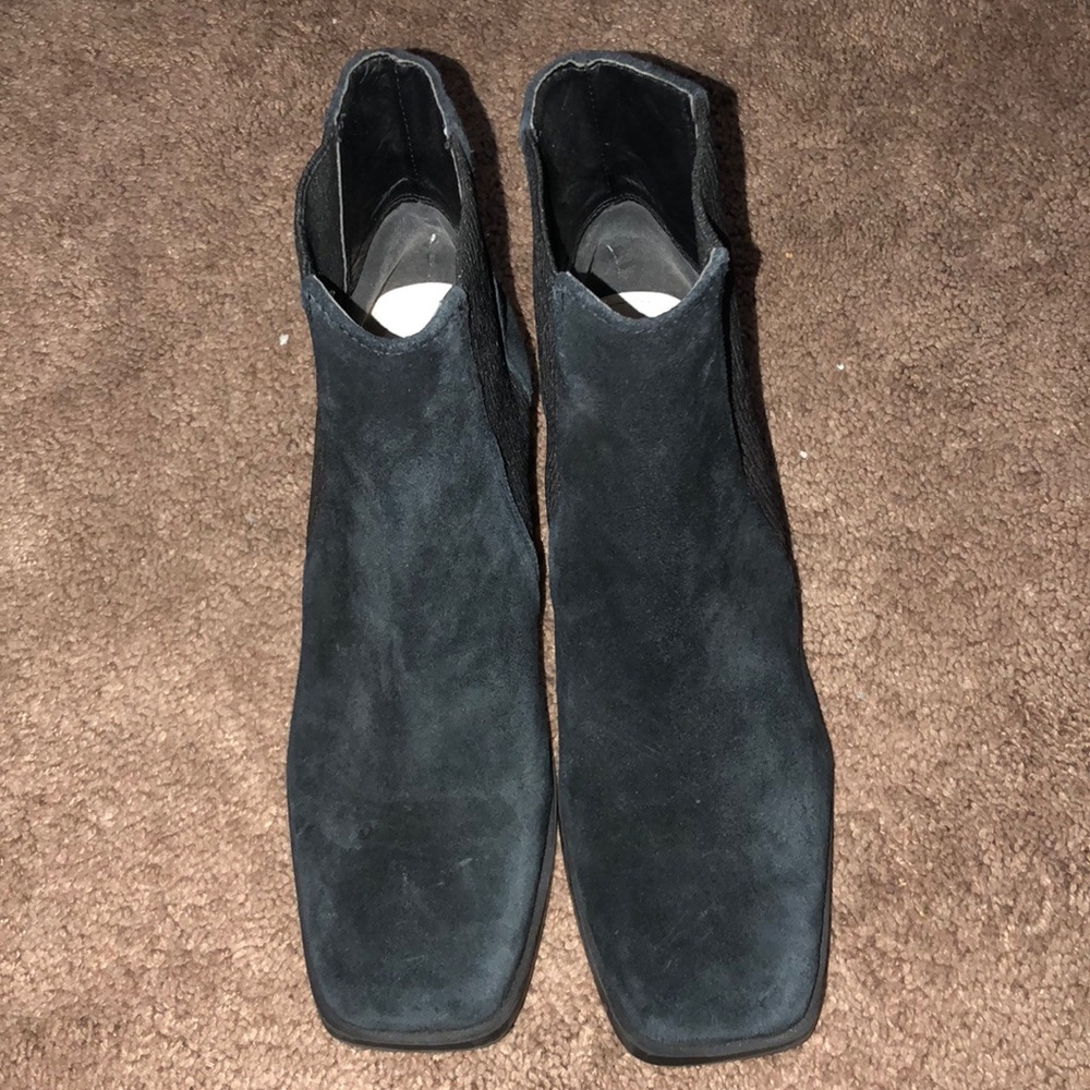 Naya velvet boots